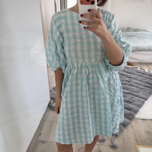  sukienka • GINA TRICOT • M