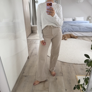 spodnie • GINA TRICOT • S