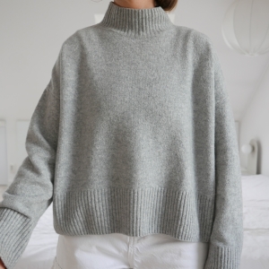  sweter • & OTHER STORIES • M